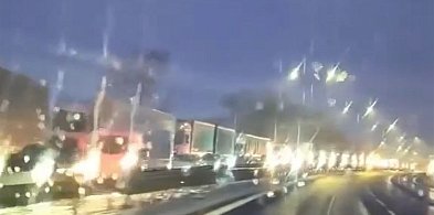 Zderzenie osobówki z solarką w Nekli. Ludzie stali w korkach-41482