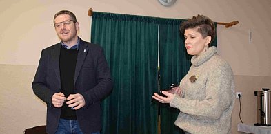 Krowy, kolej i wiatraki w Spławiu. Wójt wszedł na śliskie tematy [FOTO]