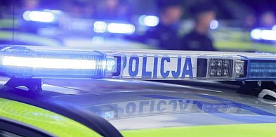 Auto roztrzaskało się na drzewie. Nie żyje 21-latek