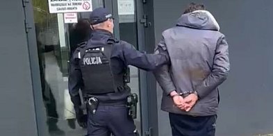 Wypróżnił się w konfesjonale-40112