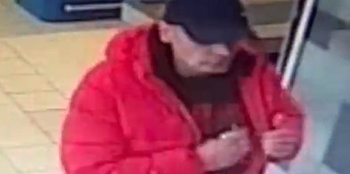 Poszukują osób mogących mieć związek z kradzieżą-40437