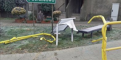 Skasował barierki i tablicę ogłoszeń-40494