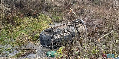 Auto dachowało. 33-latka trafiła do szpitala-40521