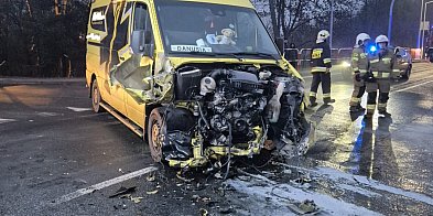 Zderzenie karetki transportowej z ciężarówką-40518