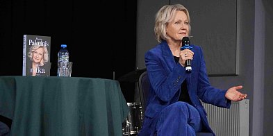 Po nitce do szczęścia. Maria Pakulnis w Pyzdrach-40800