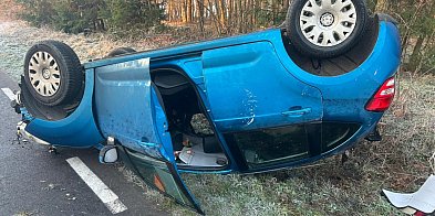 Kobieta w ciąży dachowała w Czeszewie [FOTO]-41115