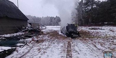 Pożar w Wrąbczynku. Spłonęło auto Mini Cooper-41407