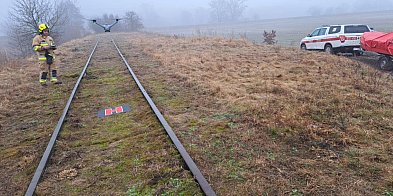 Pozostawiono rzeczy przy stawie [FOTO]