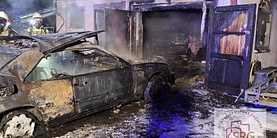 Pożar garażu przy ul. Elbląskiej we Wrześni [FOTO]