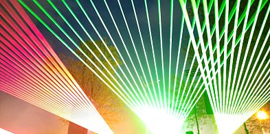 Pokaz laserowy na oficjalne otwarcie skweru