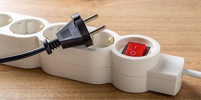 Kościół, stacja paliw i mnóstwo domów bez prądu