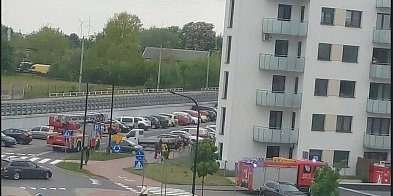Nieprzytomny mężczyzna na balkonie. Wezwano pomoc