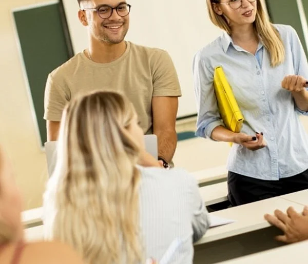 Bezpieczeństwo czy podróże? Dwa kierunki rozwoju – który wybierzesz?-39947