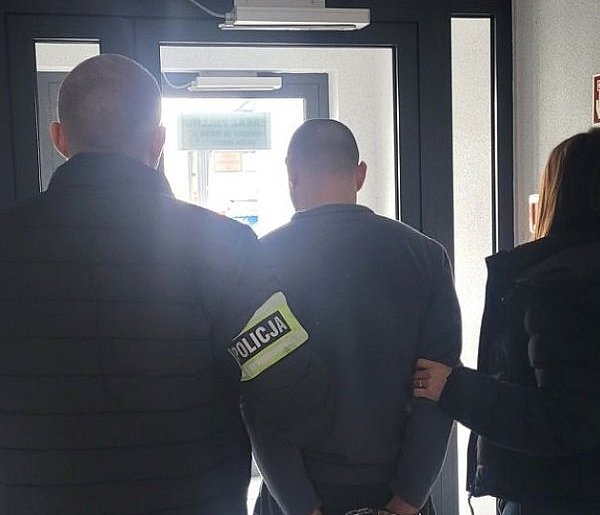 REGION: Brutalny atak w hotelu pracowniczym z użyciem butelki i noża-40479