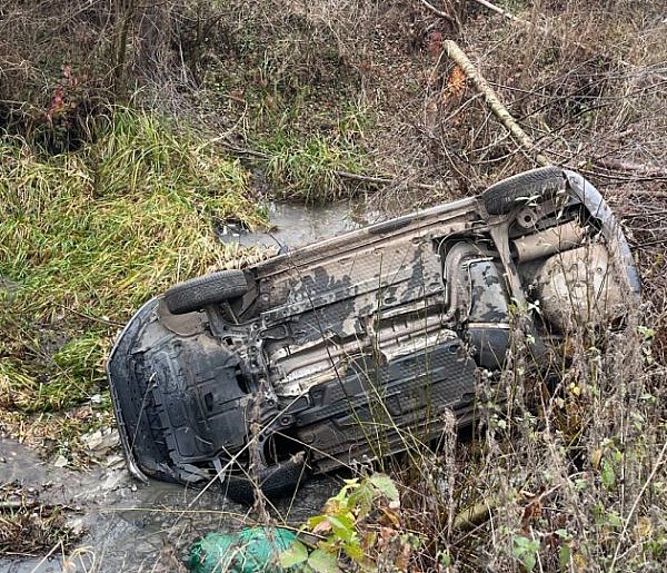 Samochód dachował w Lisewie. 33-letnia kobieta trafiła do szpitala-40521