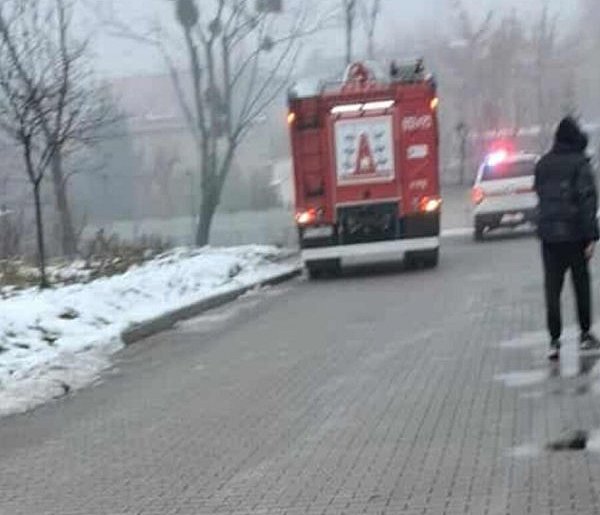 Służby pod Galerią Karuzela. Mężczyzna wpadł do Wrześnicy-40686