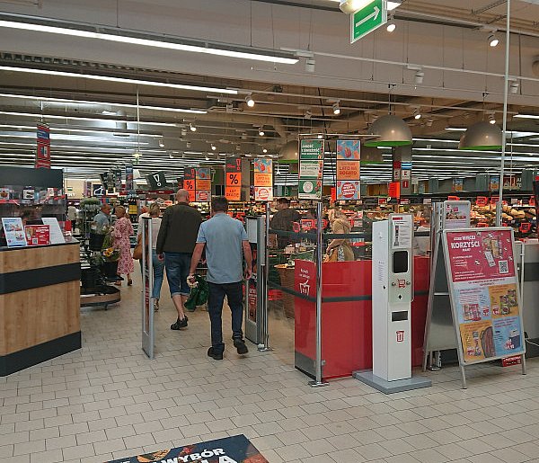 Pracownicy popularnej sieci mają dość. W południe zatrzymają pracę-40893