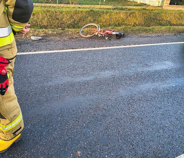 Autobus szkolny potrącił rowerzystkę-41082