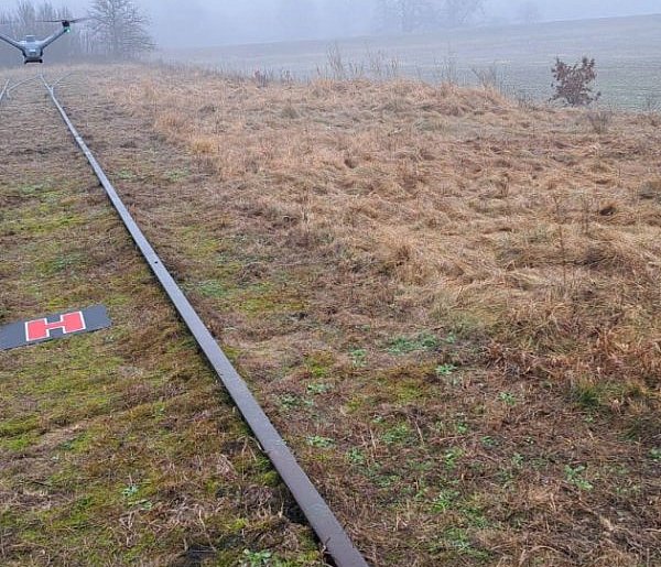 Pozostawiono rzeczy przy stawie. Wszczęto alarm [FOTO]