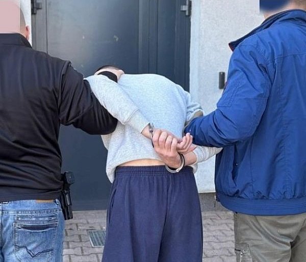 REGION: 21-latek z maczetą ruszył na kobietę w parku