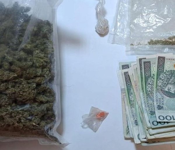 REGION: Narkotyki, nielegalne papierosy i gotówka