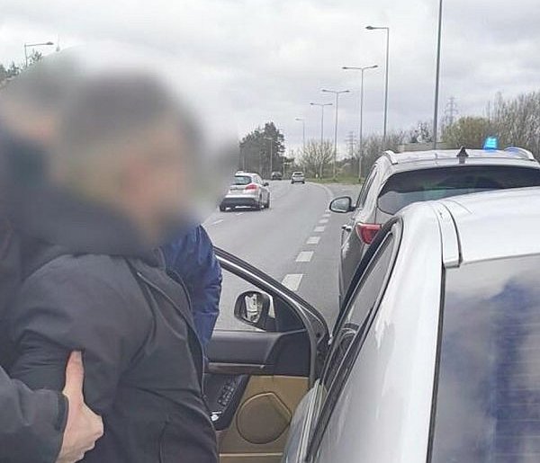 Działali jak w filmie, wpadli w ręce mundurowych. Milion złotych wyparował!