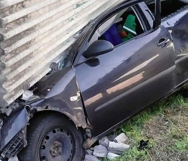 REGION: Auto wbiło się w beton. 35-latek zginął na miejscu