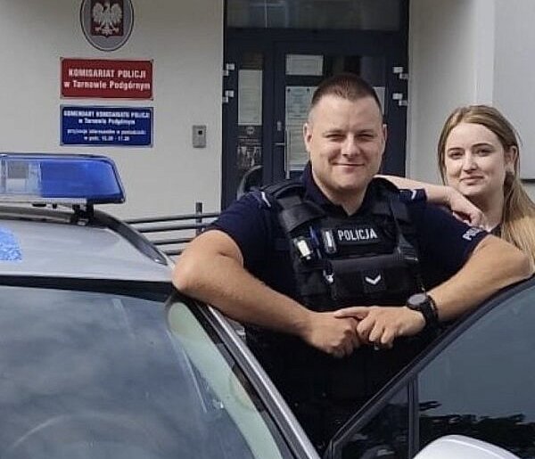 REGION: Policjanci wynieśli nieprzytomnego z płonącego domu