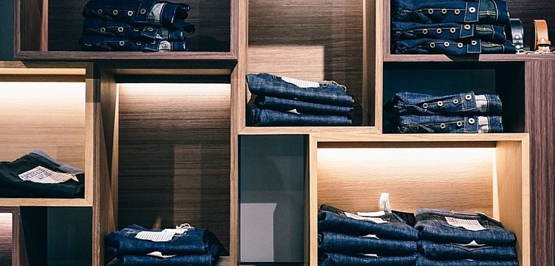 Garderoby sosnowe – naturalny porządek, funkcjonalność i ponadczasowy styl...