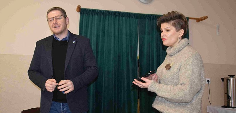 Krowy, kolej i wiatraki w Spławiu. Wójt wszedł na śliskie tematy [FOTO]