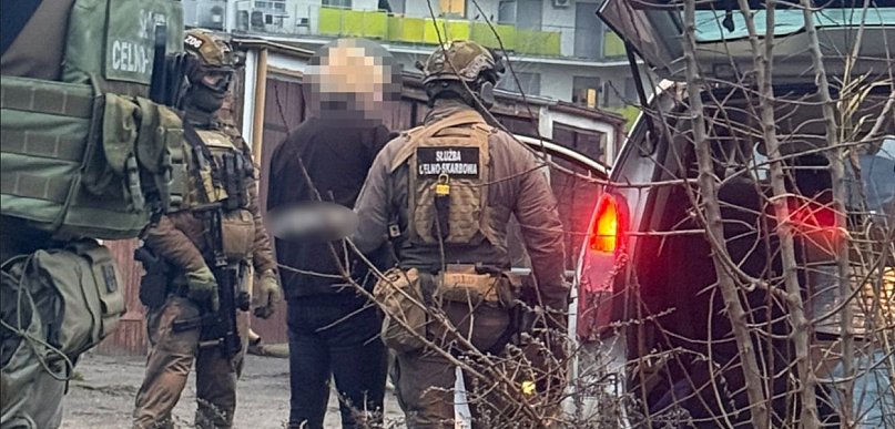 KAS zatrzymała 3 osoby za nielegalny obrót wyrobami tytoniowymi [FOTO]