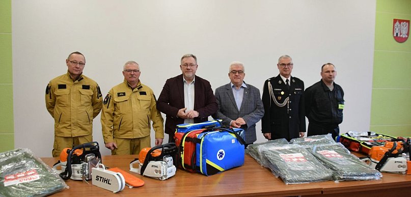 Strażacy z Czerniejewa i Żydowa otrzymali nowy sprzęt [FOTO]