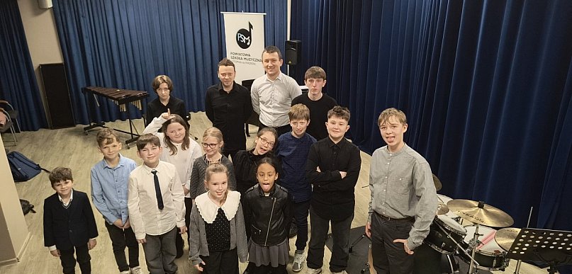 Muzyka i pomaganie na jednym koncercie. Powiatowa Szkoła Muzyczna zaprasza