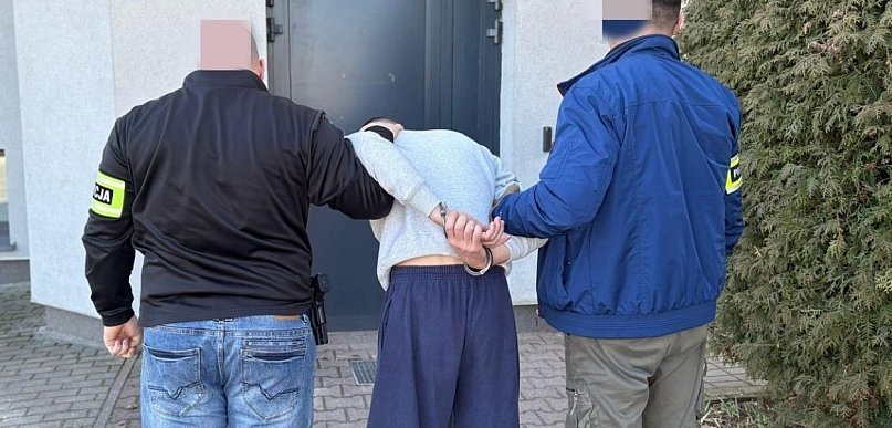 REGION: 21-latek z maczetą ruszył na kobietę w parku