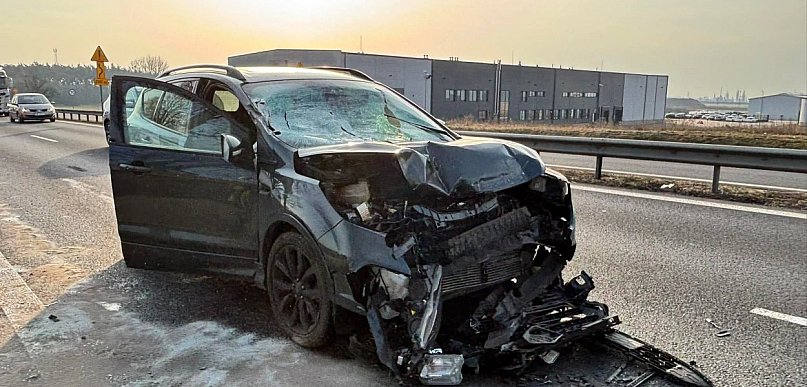 Kolizja na DK 92 w Starczanowie. Ciągnik kontra osobówka