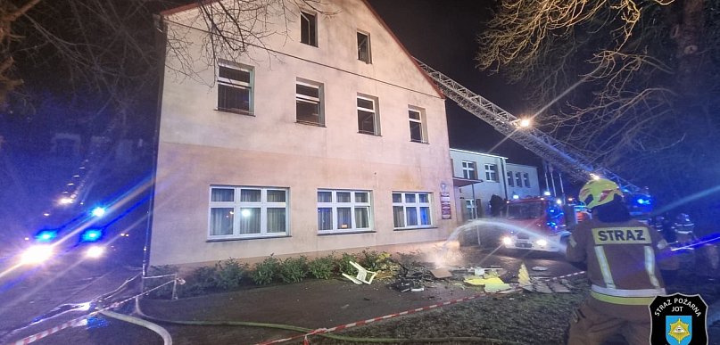 Pożar magistratu w Witkowie. W akcji 20 zastępów straż [FOTO]