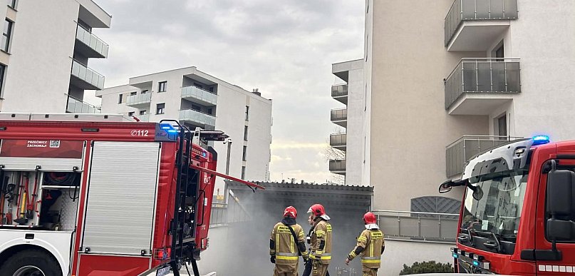 Pożar w blokowisku przy ul. Daszyńskiego we Wrześni [FOTO]