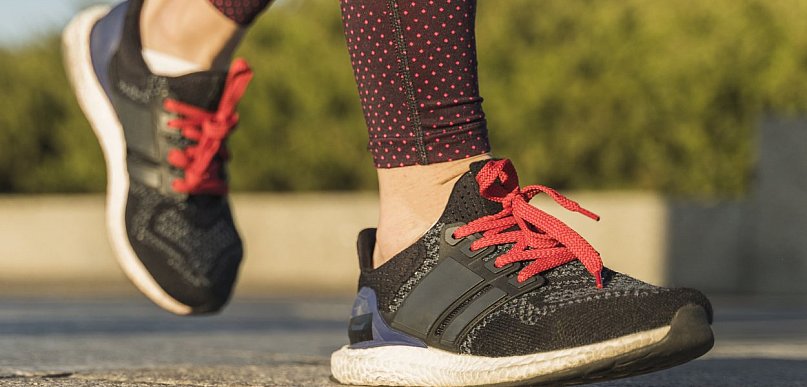 Jak wybrać eleganckie buty sportowe, by połączyć wygodę z ponadczasowym stylem?