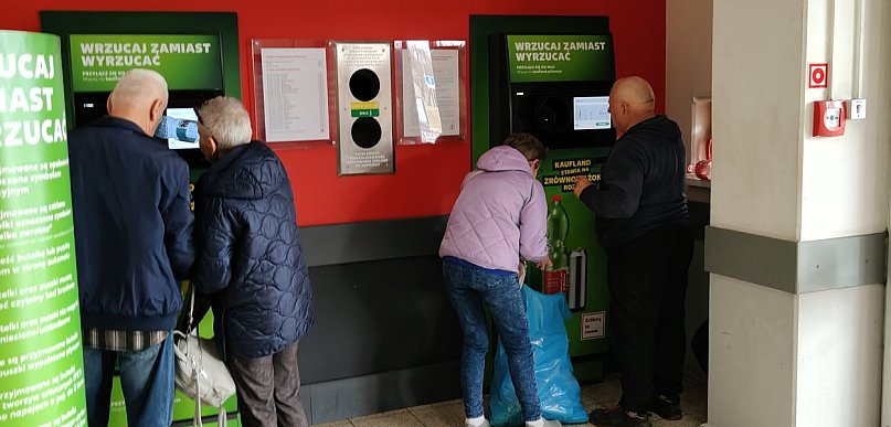 Butelka wraca do obiegu. Jak działają automaty do recyklingu?