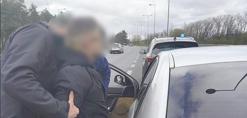 Działali jak w filmie, wpadli w ręce mundurowych. Milion złotych wyparował!