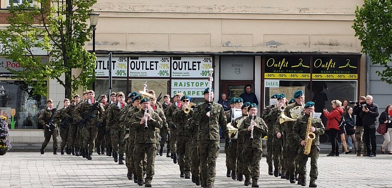 Przysięga żołnierzy 12 WBOT na rynku we Wrześni [WIDEO]
