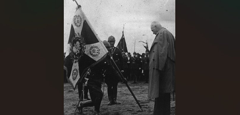 Sztandar ocalony! Rząd sypnął groszem [WIDEO]