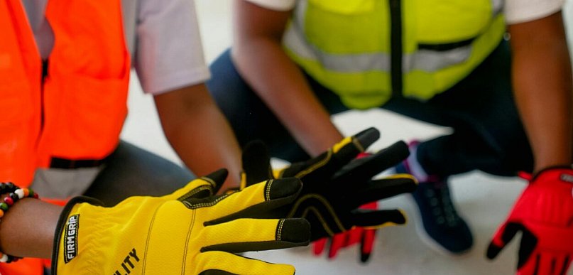 Dlaczego pracownicy nie chcą nosić rękawic ochronnych?