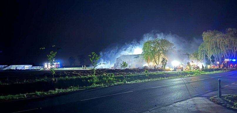 Pożar stodoły, spłonęły baloty słomy. Jest apel o pomoc! [FOTO]