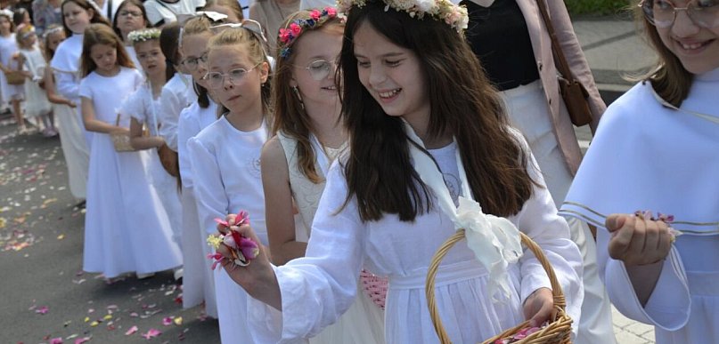 Abyśmy byli jedno. Procesja Bożego Ciała we Wrześni (FOTO)