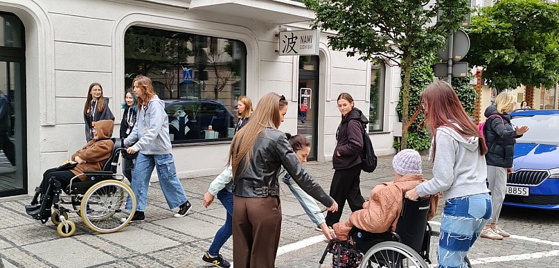 Razem na spacer. Wolontariusze wsparli mieszkańców DPS