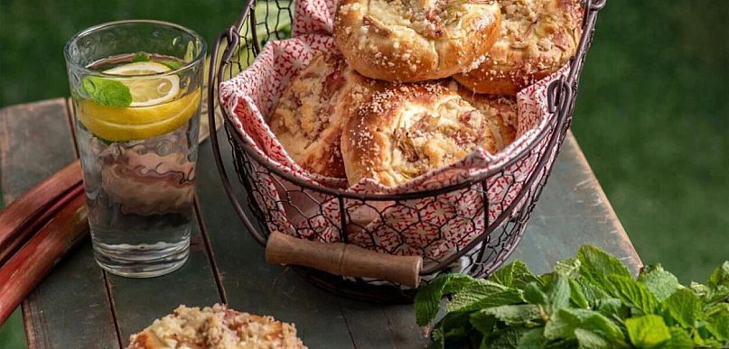 Wielofunkcyjny robot kuchenny i kultowe drożdżówki z rabarbarem
