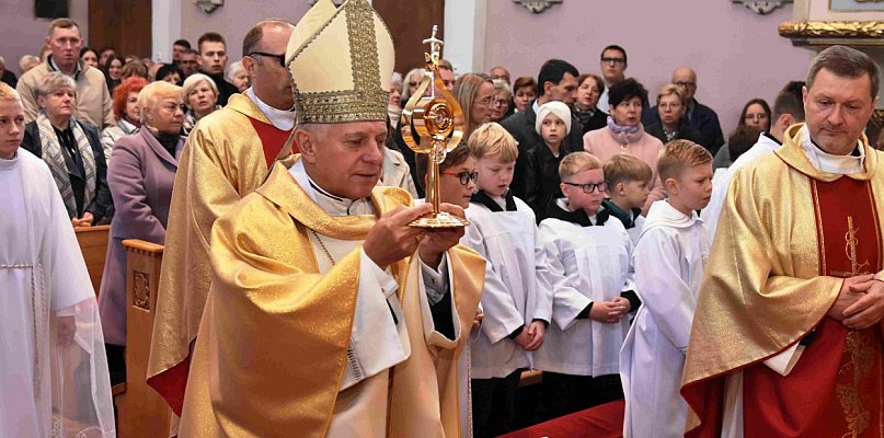 Wprowadzenie relikwii Jana Pawła II w Kołaczkowie [FOTO] - 39729