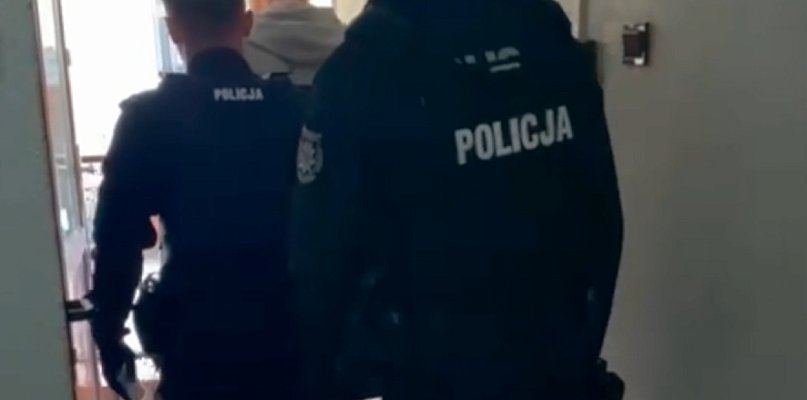 Wpadli do mieszkania i pobili oraz okradli 27-latka z Wrześni [WIDEO] - 40202