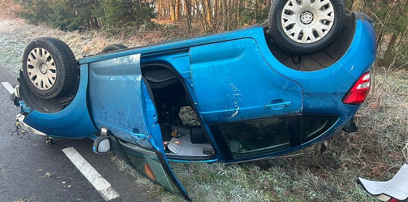 Kobieta w ciąży dachowała w Czeszewie [FOTO] - 41115